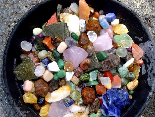 Where to dig for gemstones in the United States?