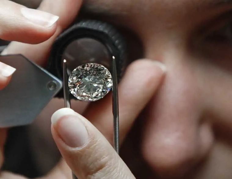 What is a Gemologist? Your Complete Guide to Career, Skills & Certification