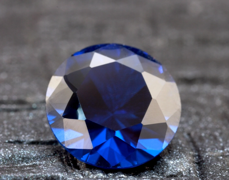 September Birthstone Sapphire Guide: Meaning, Colors & Buying Tips