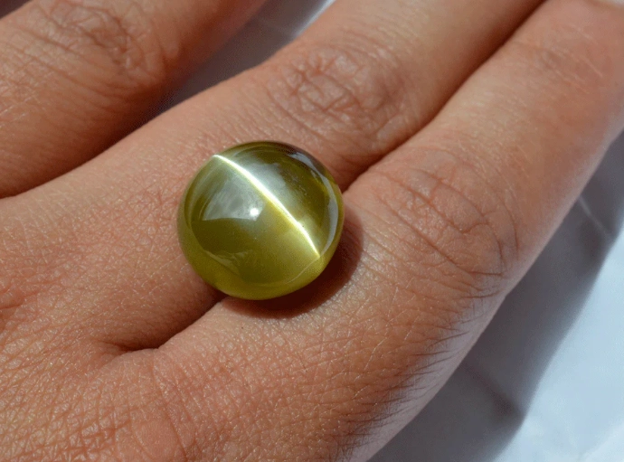 chrysoberyl cat's eye