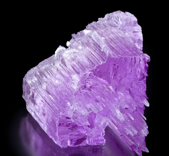 Kunzite Healing Properties: A Complete Guide to Meaning, Uses & Value