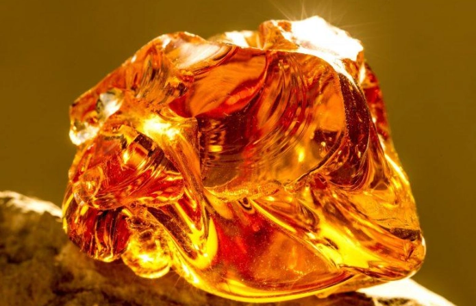 The Ultimate Guide to Amber: Gemstone, Jewelry & Healing Properties