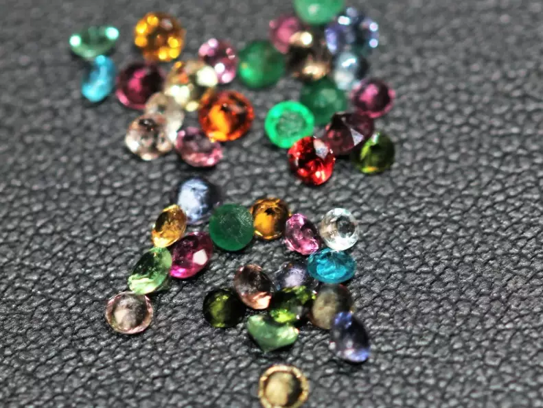 Gemstone Hardness Explained: The Complete Guide to Mohs Scale & Durability