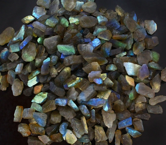 Rough Gemstones: Your Ultimate Guide to Buying, Identifying & Cutting Raw Stones