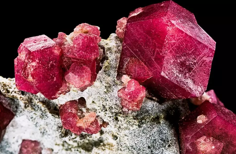 types of garnet
