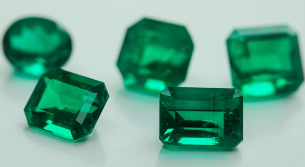 Emerald Birthstone Guide: Meaning, Buying Tips & Care (May's Gem)