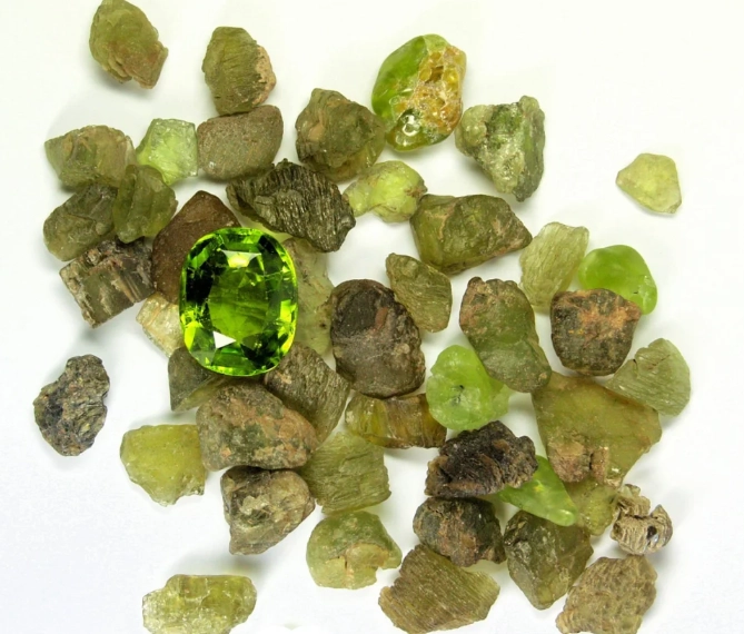 Spinel gemstone