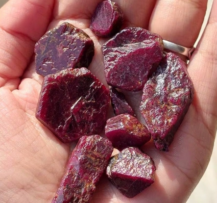 rough gemstone identification