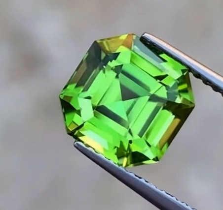 Peridot Symbolism: Meaning and Significance of the Green Gemstone