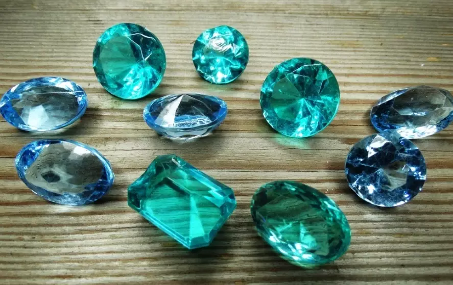 Aquamarine Birthstone Meaning: Symbolism, History & Care Guide