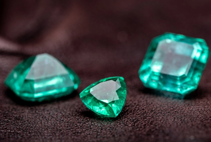 Emerald Stone: Ultimate Guide to Buying & Valuing May's Birthstone