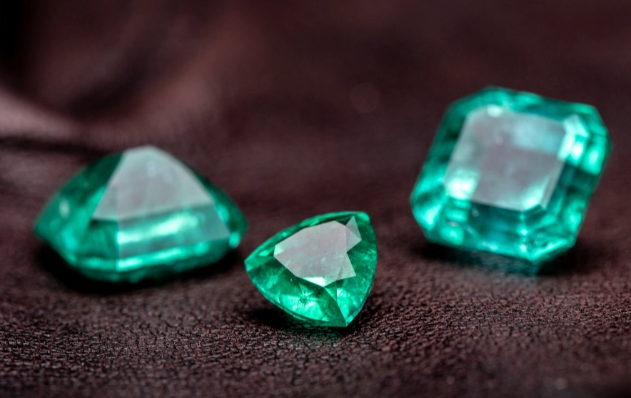 Emerald Color: Meaning, Value, and How to Use It