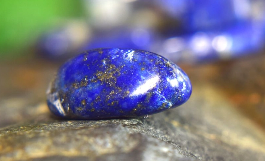 What is Lapis Lazuli Good For? Uses in Jewelry, Healing & Art