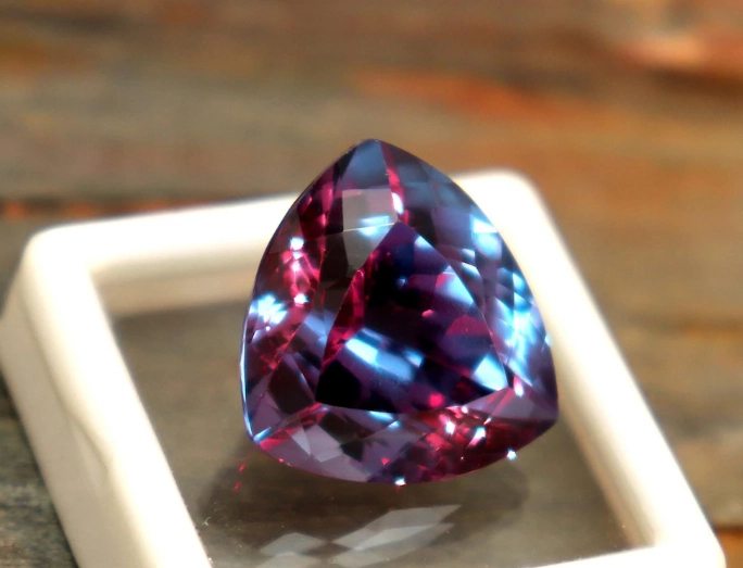alexandrite color change